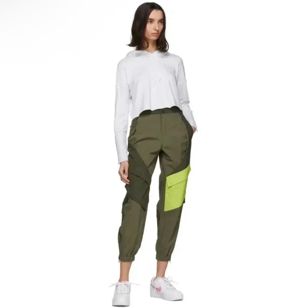 Jordan Green Utility Lounge Pants
by Nike Jordan Brand